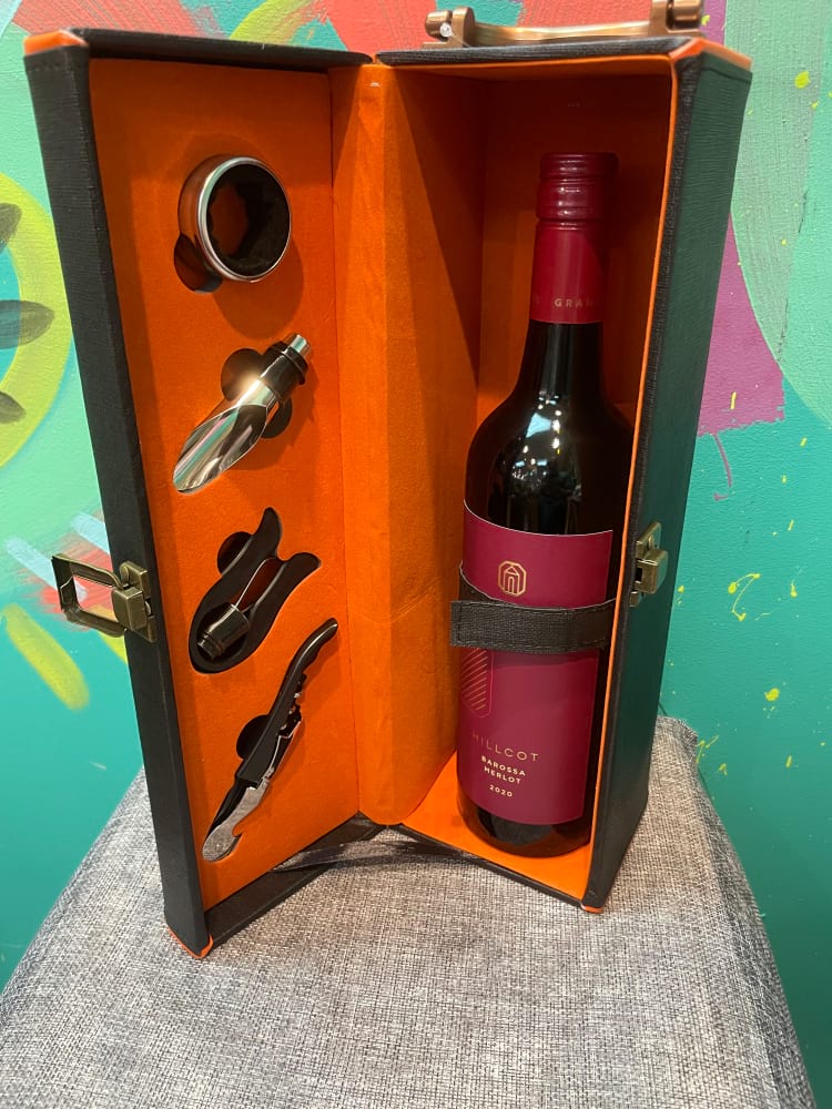 Men`s Republic Wine Bottle Carry Case with 4 Wine Tools